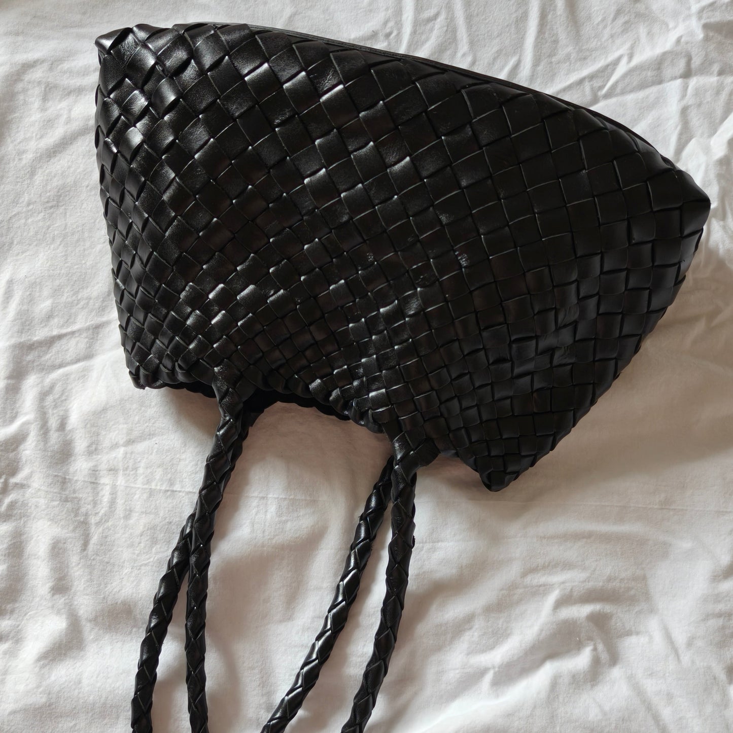 Opal (MITTELLANGE GRIFFE) - Handgefertigte Schultertasche aus gewebtem Rindsleder mit langer Griffe