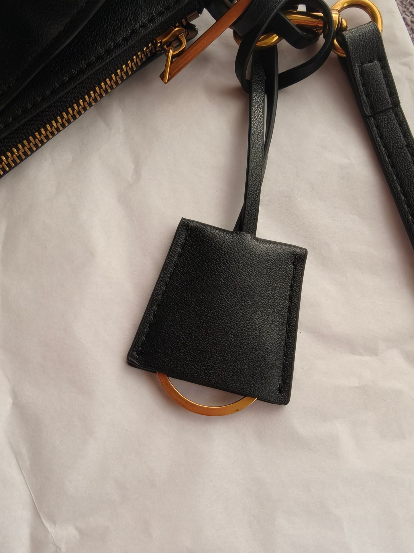 Locklyn – Leather Shoulder Bag with Turn-Lock Front Pocket