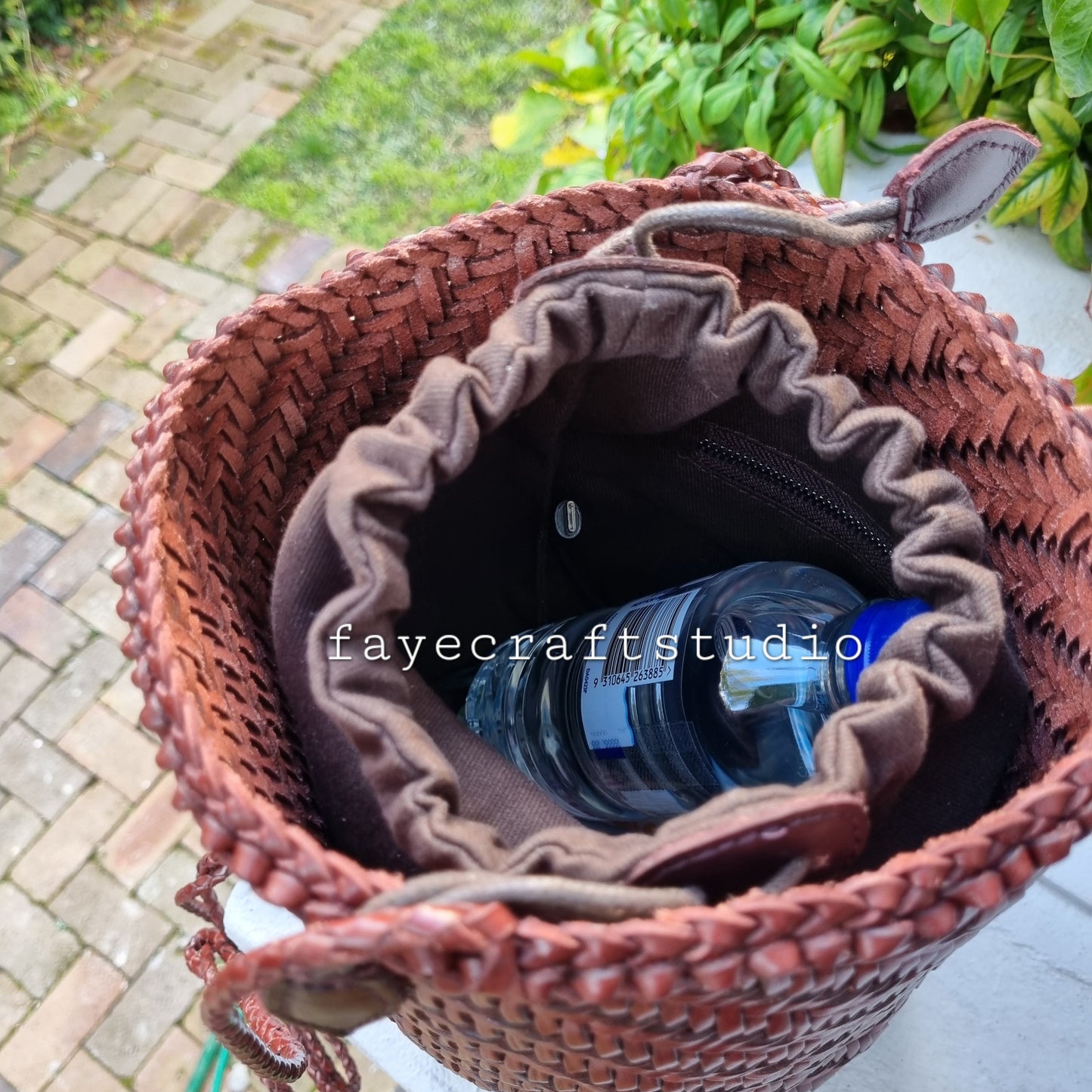 Serena - Handgemachte Umhängetasche aus gewebtem Rindsleder im Retro-Stil