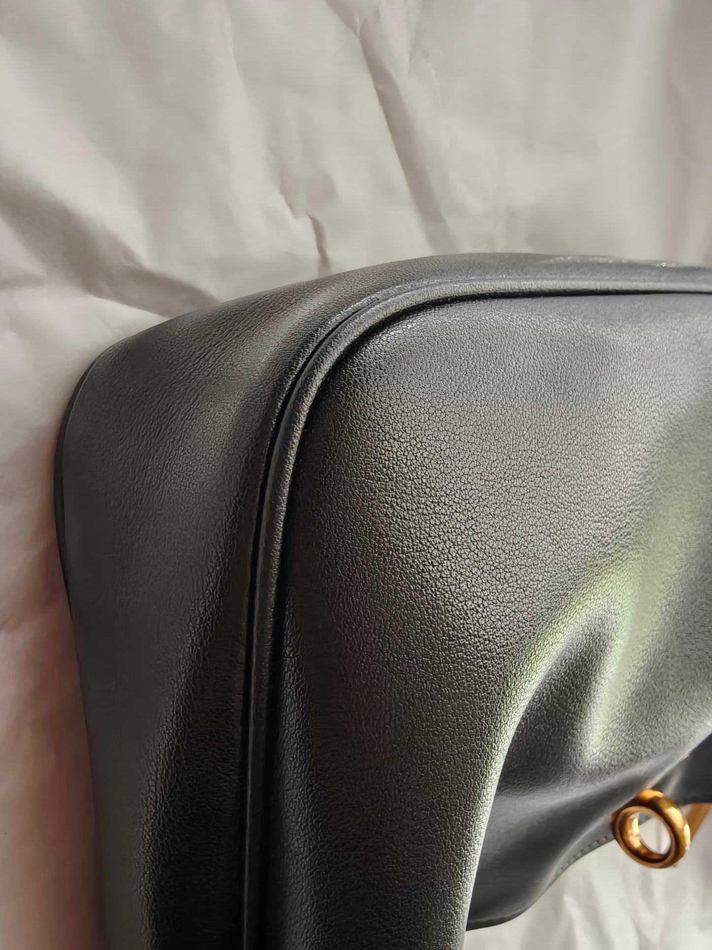 Locklyn – Leather Shoulder Bag with Turn-Lock Front Pocket