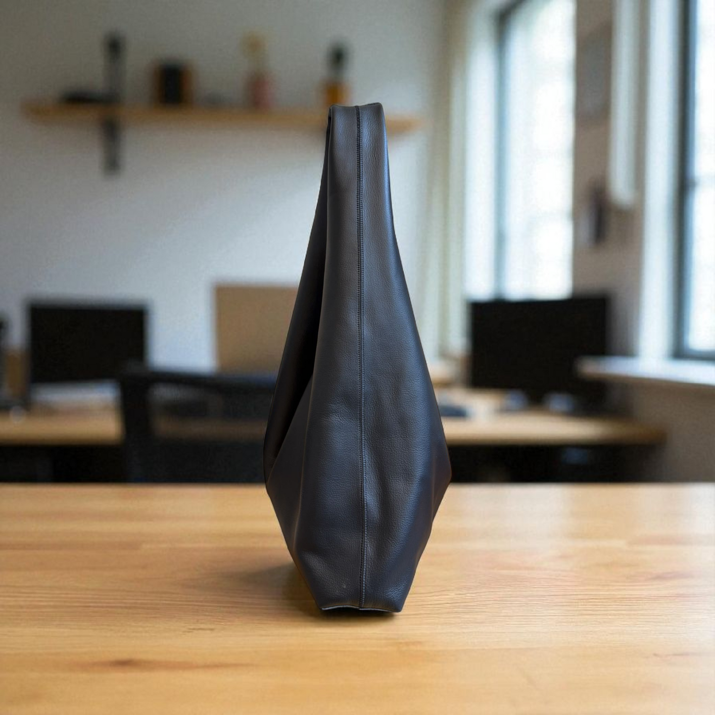 Naomi - Neue dreieckige Einkaufstasche aus Wildleder für Herbst/Winter 2024 - Umhängetasche mit großem Fassungsvermögen für Pendler - Vielseitige Damentasche aus echtem Leder