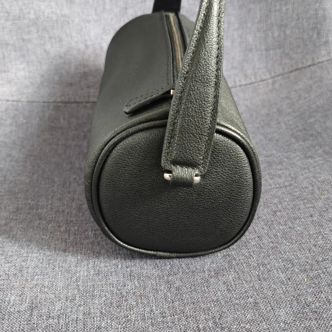 Lana - Minimalistische Zylindertasche aus echtem Leder