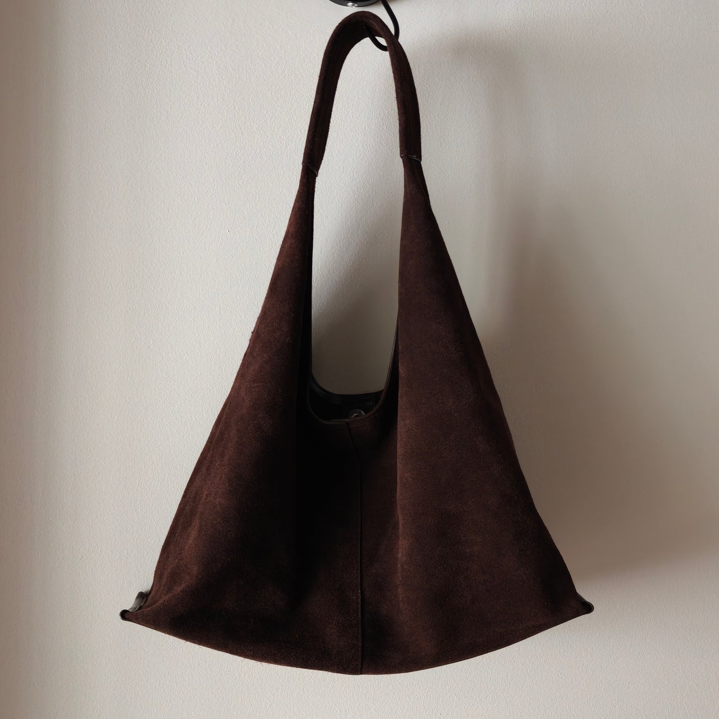 Naomi - 2024 Autumn/Winter New Suede Triangle Tote Bag - Large Capacity Commuter Shoulder Bag - Versatile Genuine Leather Women's Bag