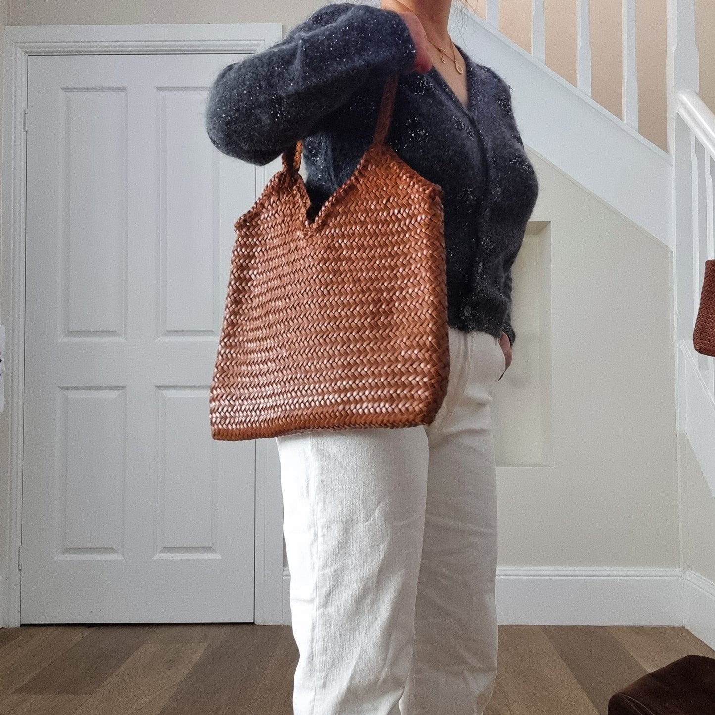 Iris - The big V TOP LAYER cowhide leather woven bag