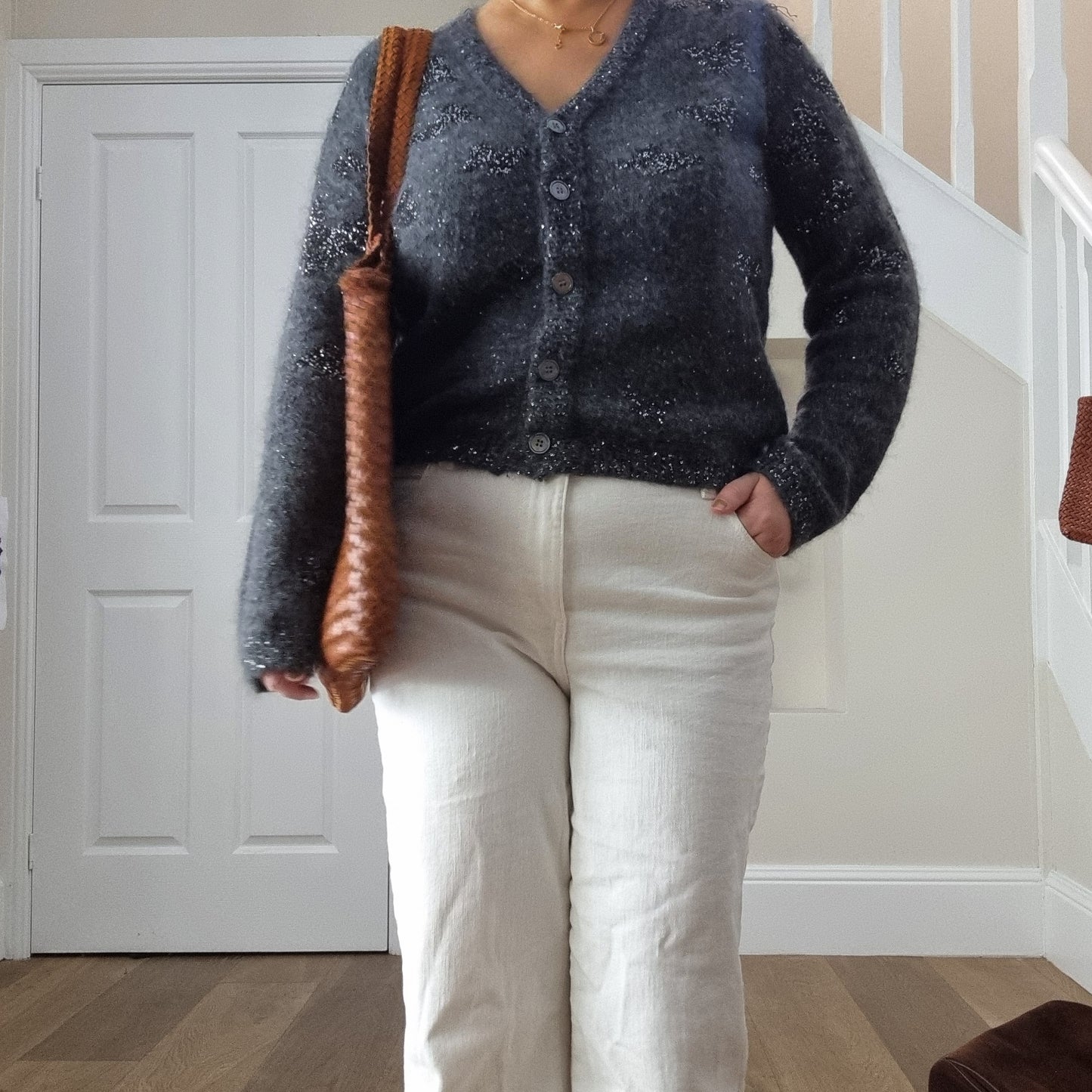Iris - The big V TOP LAYER cowhide leather woven bag