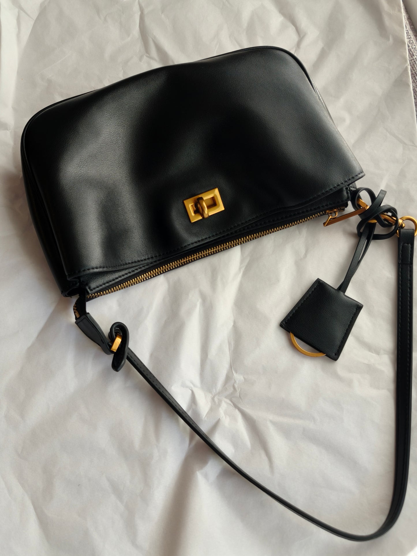 Locklyn – Leather Shoulder Bag with Turn-Lock Front Pocket