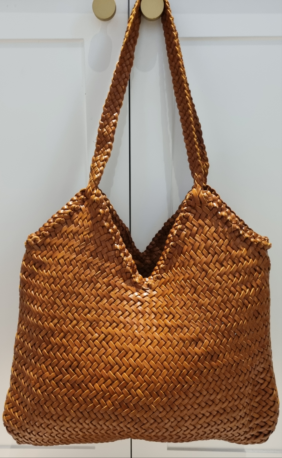 Iris - The big V TOP LAYER cowhide leather woven bag