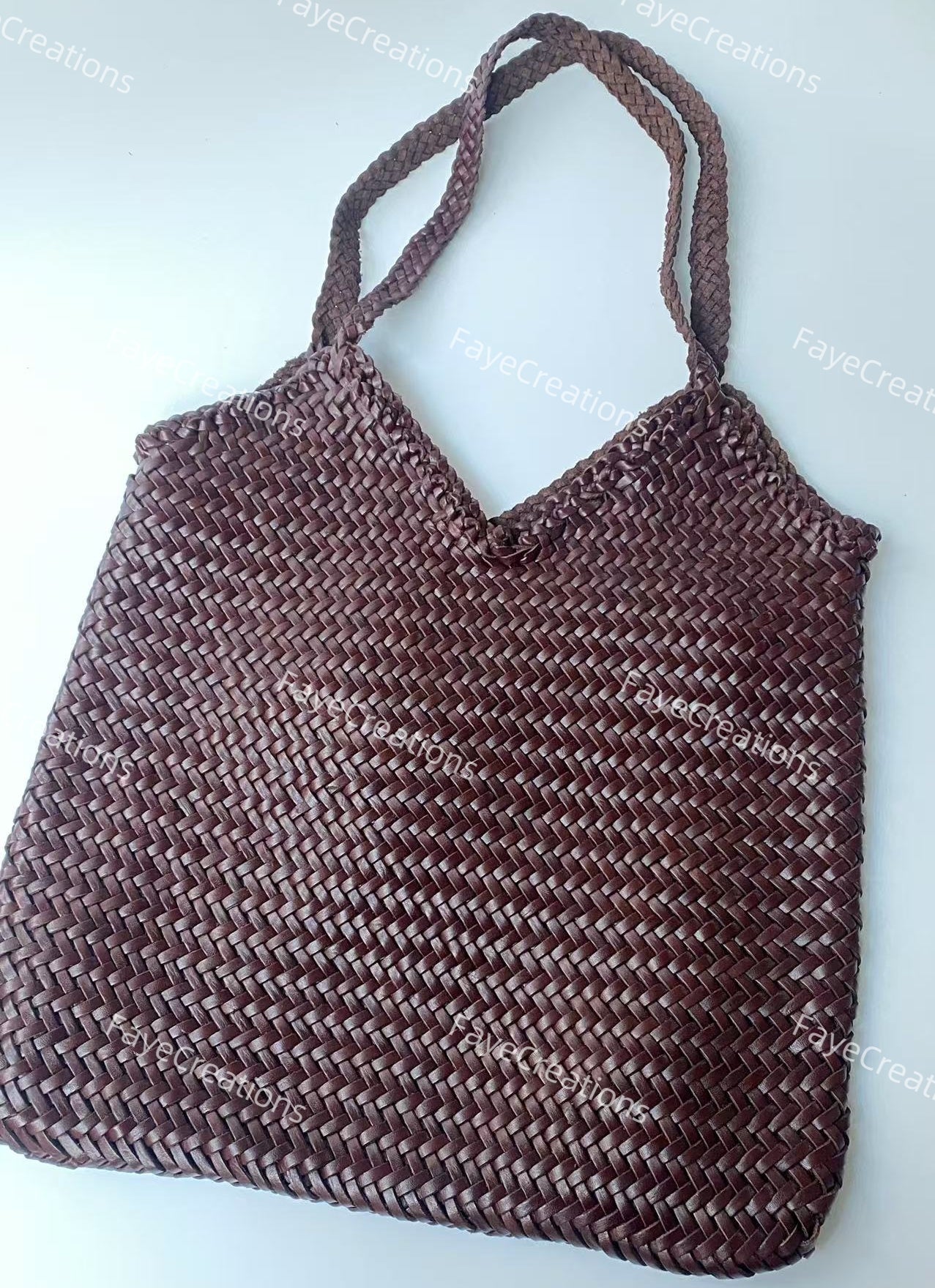 Iris - The big V TOP LAYER cowhide leather woven bag