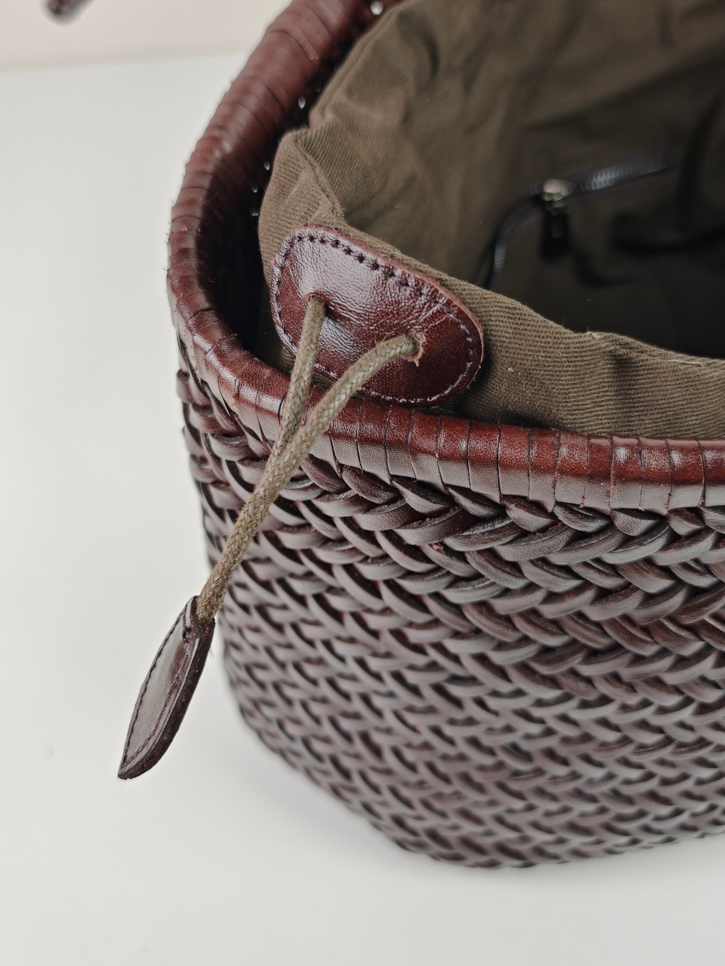 Phoebe - GROSSE 100 % handgefertigte Schultertasche aus echtem, gewebtem Rindsleder in der obersten Schicht