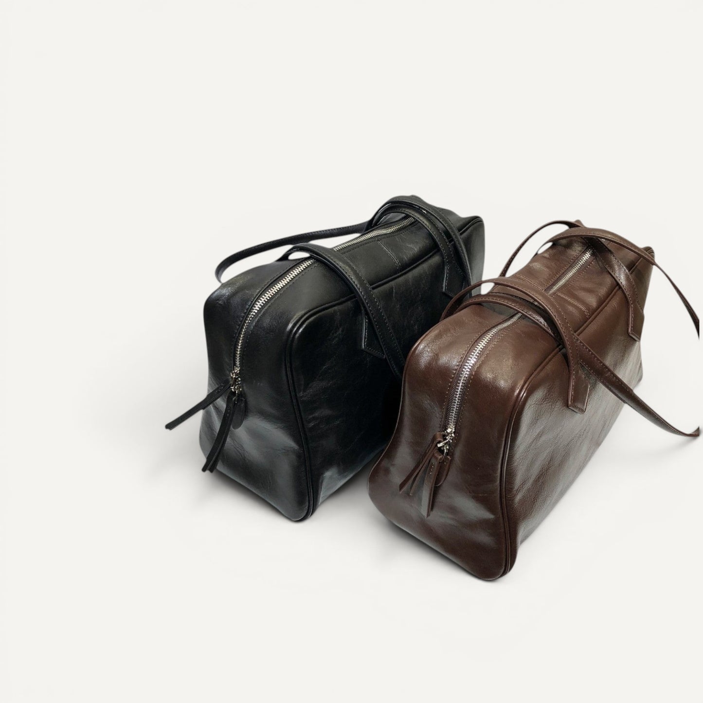 Box 35 structured tote bag made of premium full-grain leather with triple-zip compartments and smooth fabric lining
