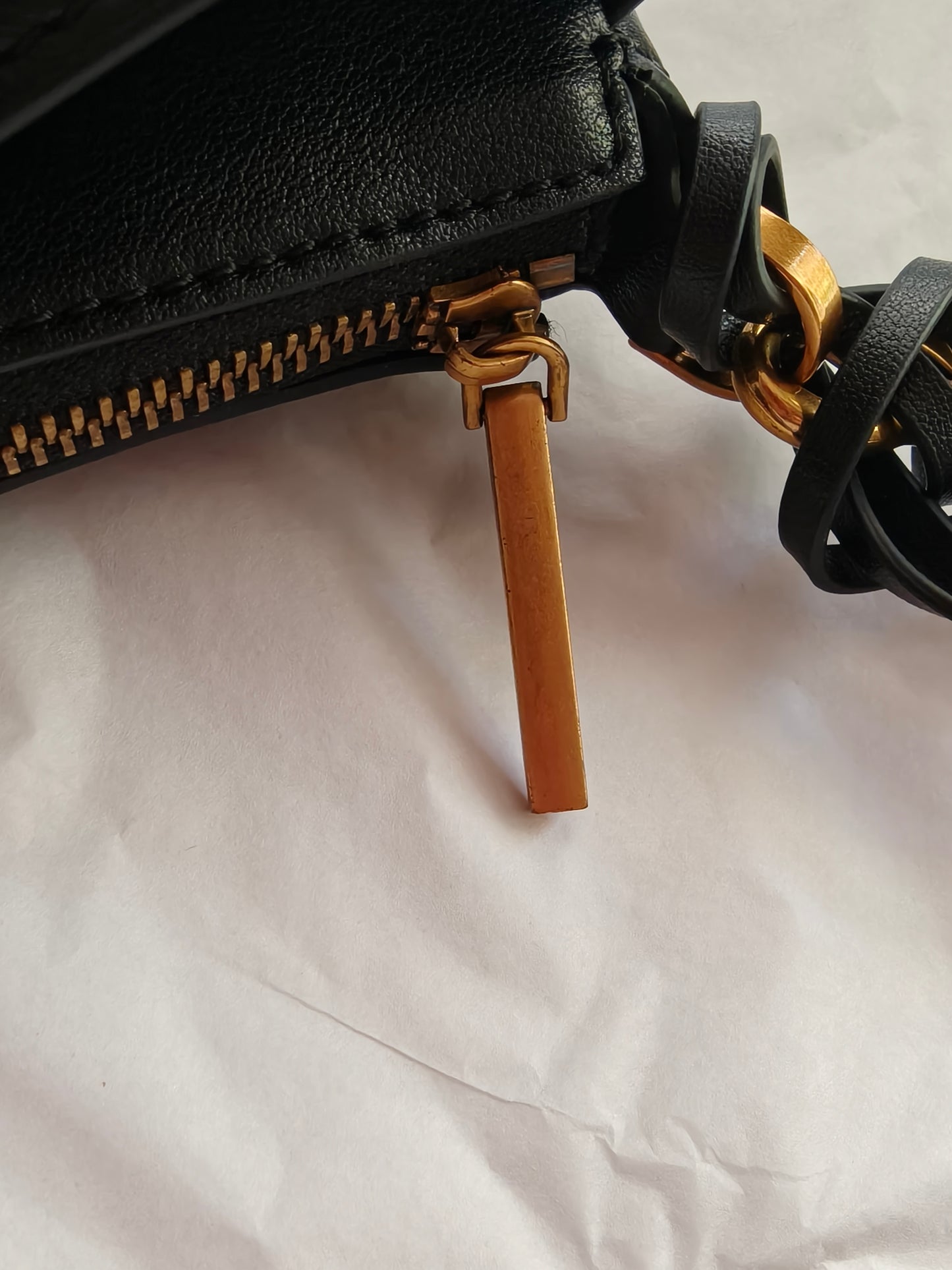Locklyn – Leather Shoulder Bag with Turn-Lock Front Pocket