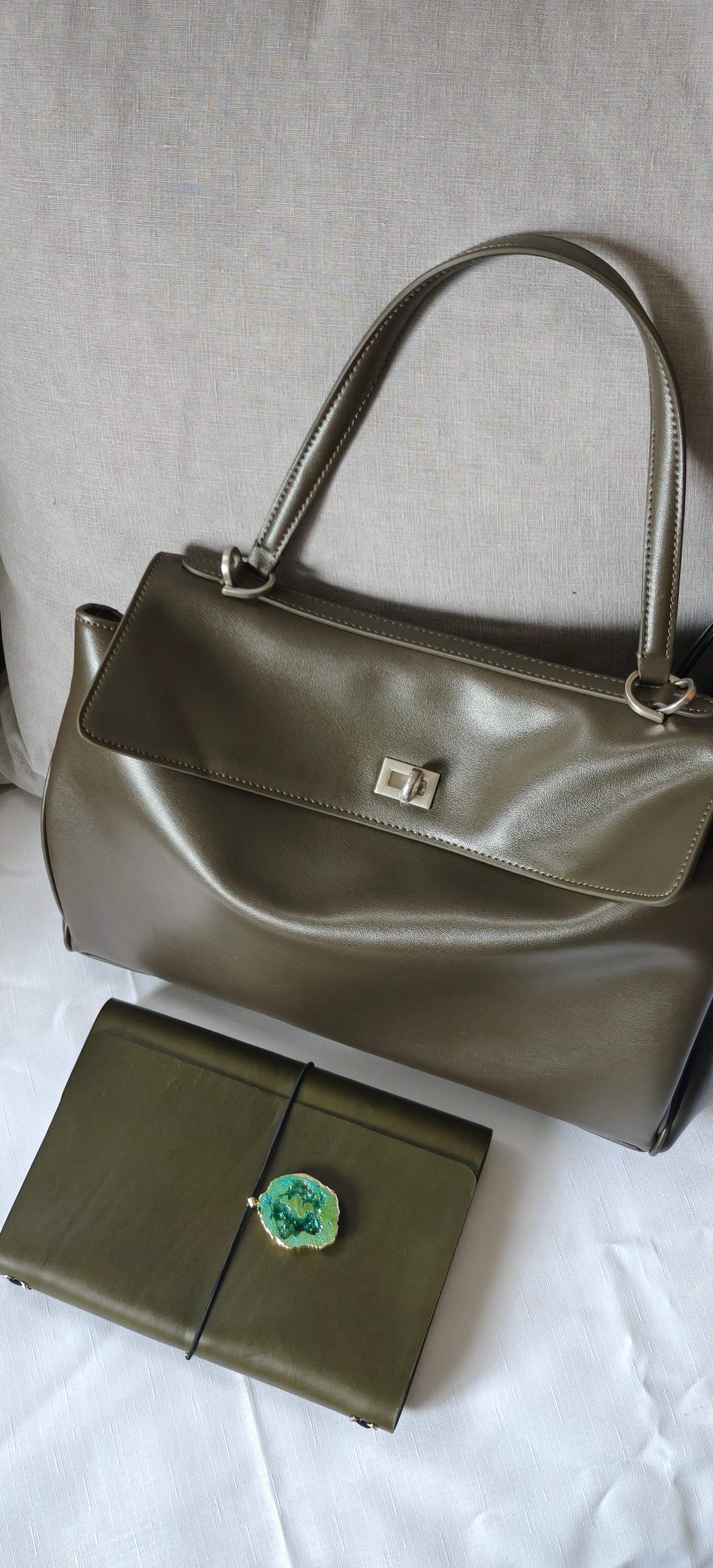 Harper – Große Umhängetasche aus Leder mit Schlossverschluss – Lässige Pendler-Tragetasche