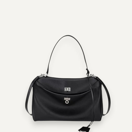 Harper shoulder bag in genuine leather with secure lock closure, spacious interior, and comfortable shoulder straps for casual commuters